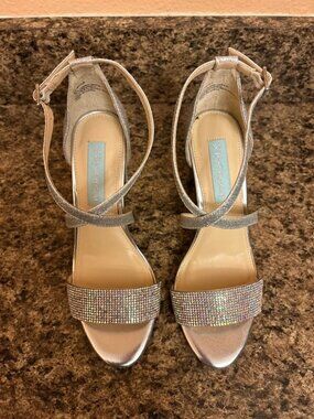Betsey Johnson silver glitter sandals – size 6